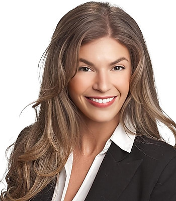 Portrait of Kirsten Ravid, REALTOR®.